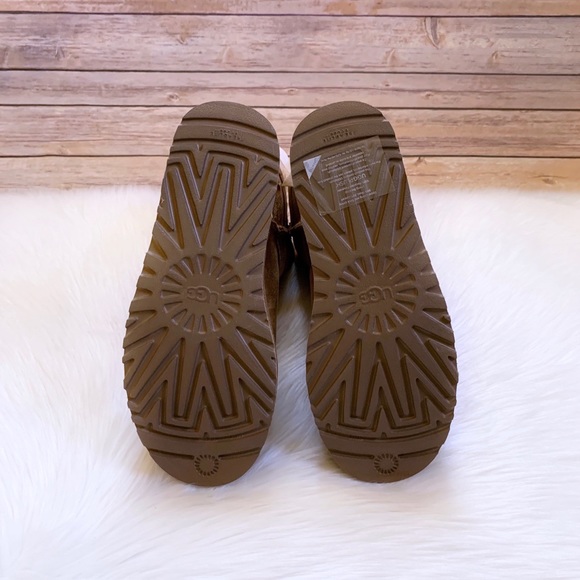 UGG Short Continuity Bow Boots In Chestnut - Picture 7 of 7